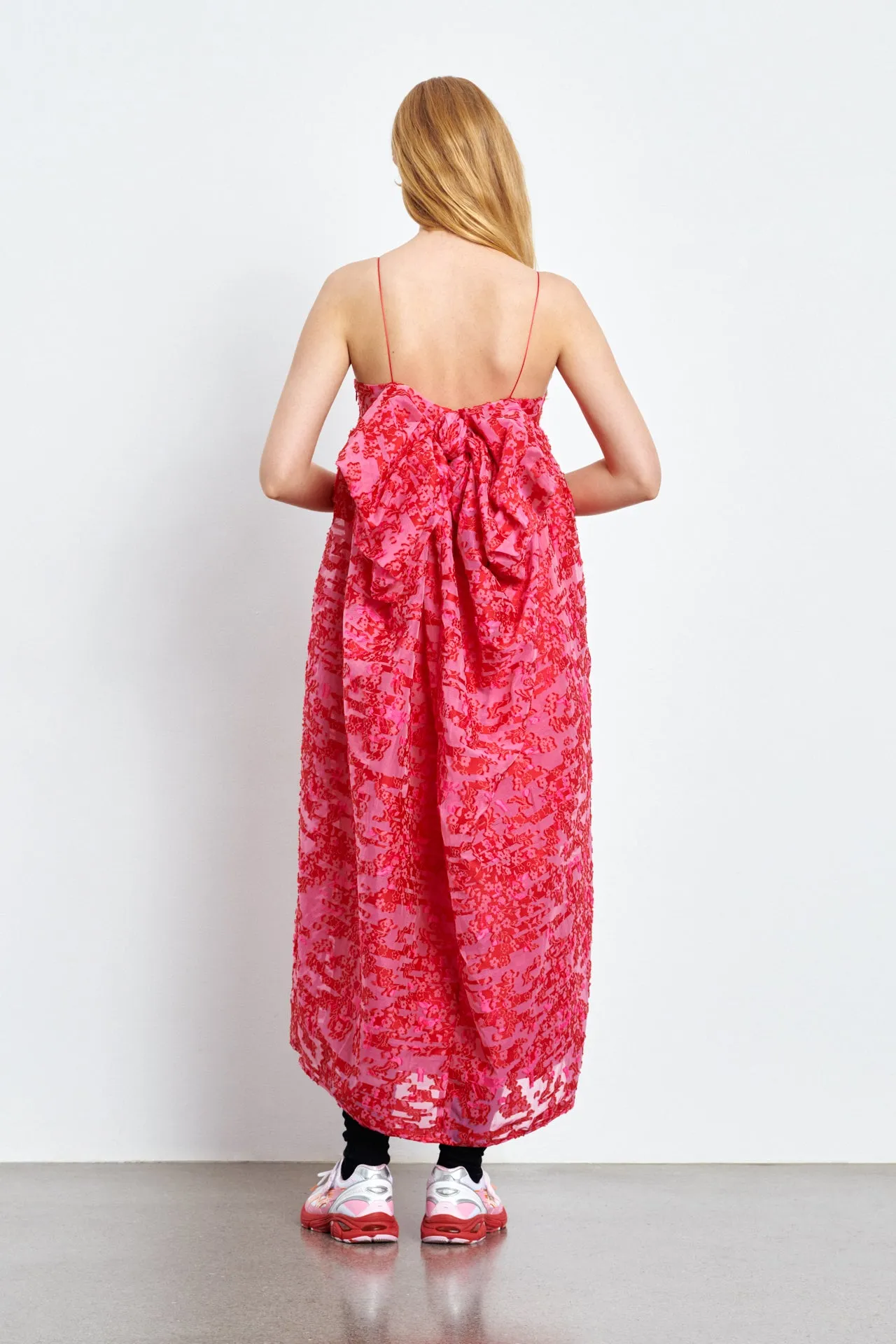 VILMA | DRESS YARROW FIL-COUPÉ MAGENTA / RED